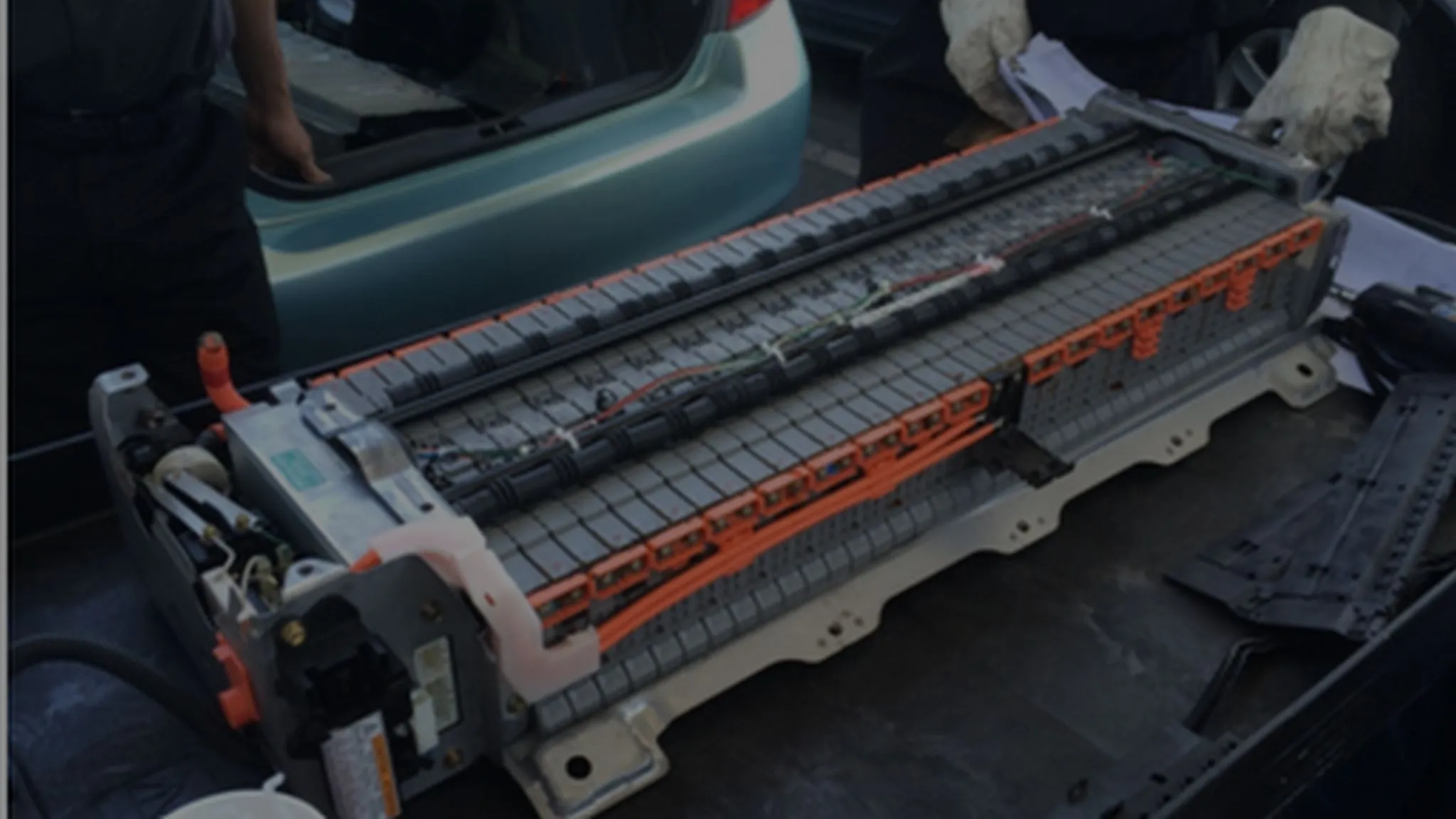 Hybrid battery pack cell replacement