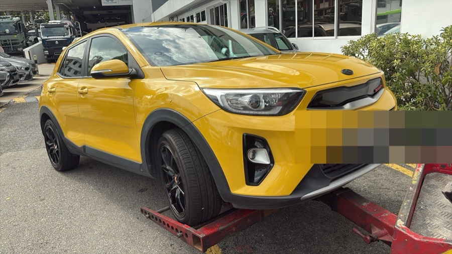 Kia Stonic being towed in for workshop service