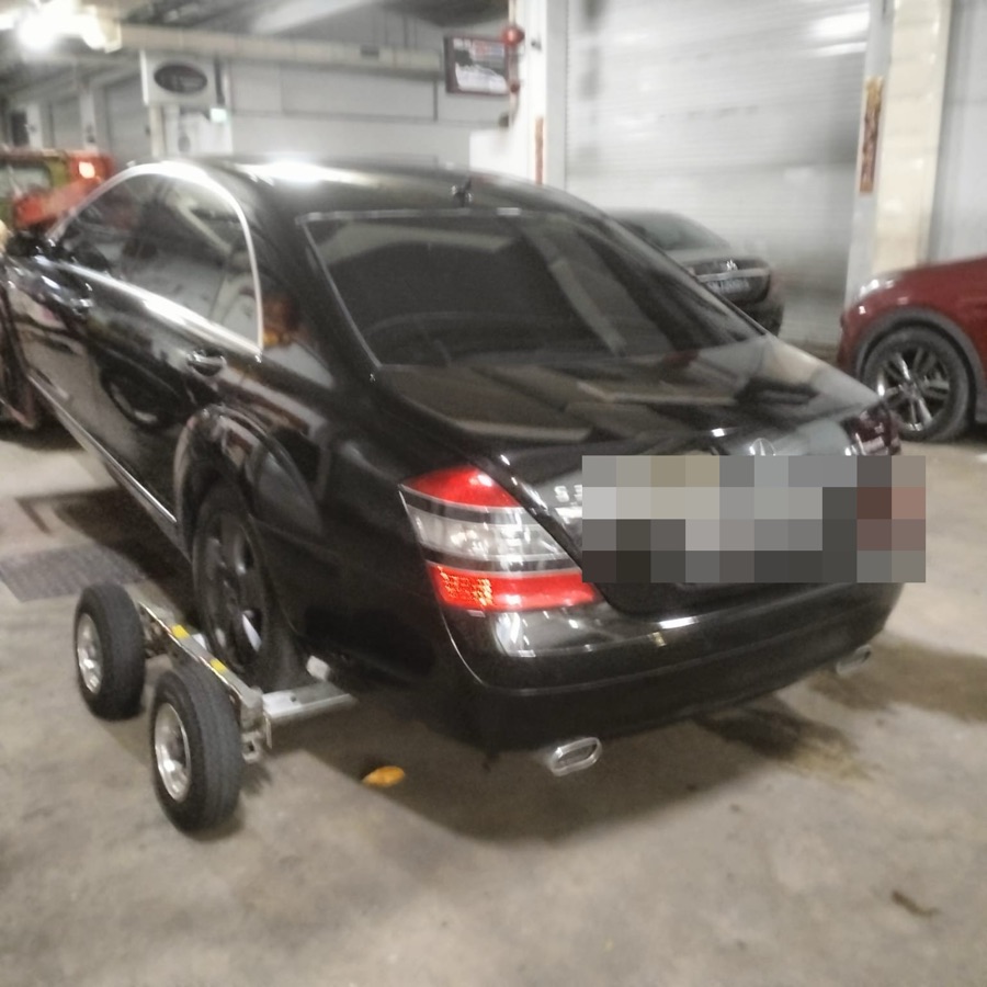 Mercedes-Benz S-Class parked at our Singapore workshop