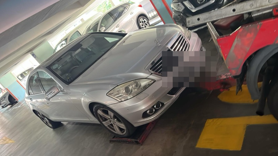 Mercedes-Benz S-Class towed in for servicing at our Singapore workshop