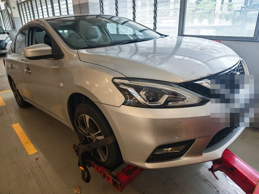 Nissan Sylphy being towed in for workshop service
